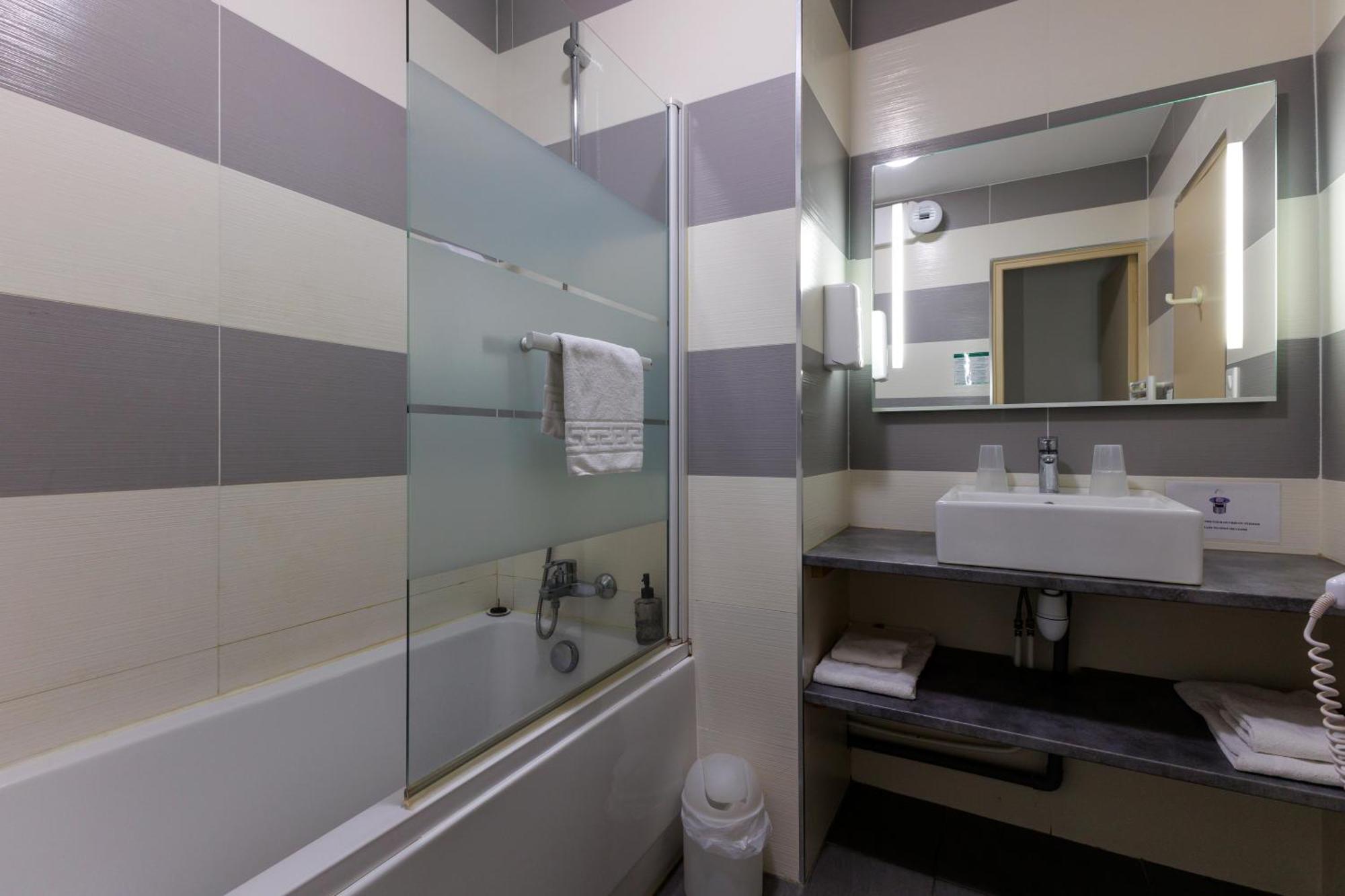 Logis Hotel Le Rochelois La Rochelle  Eksteriør billede
