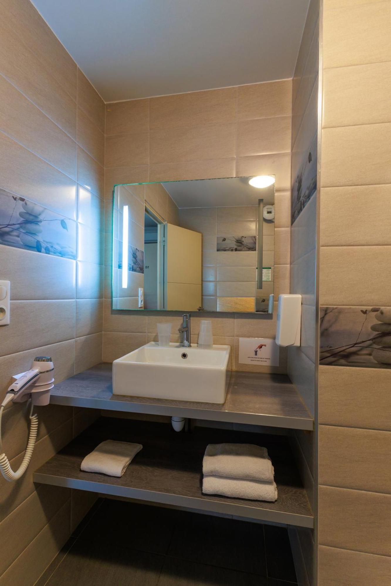 Logis Hotel Le Rochelois La Rochelle  Eksteriør billede